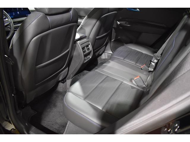 Cadillac XT4 2025 — фото автомобиля 1