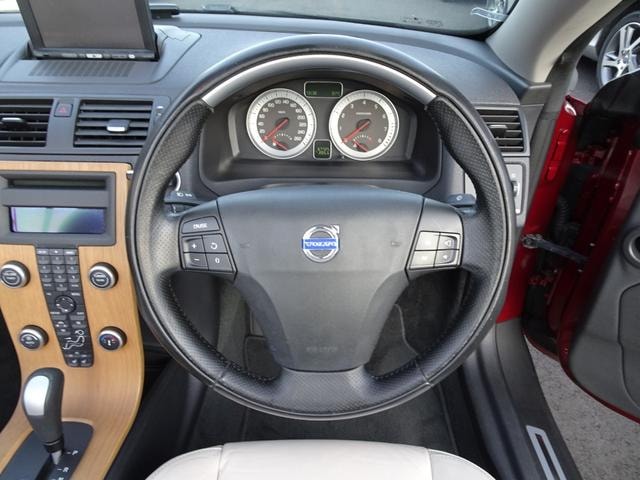 Volvo C70 2011 — фото автомобиля 1