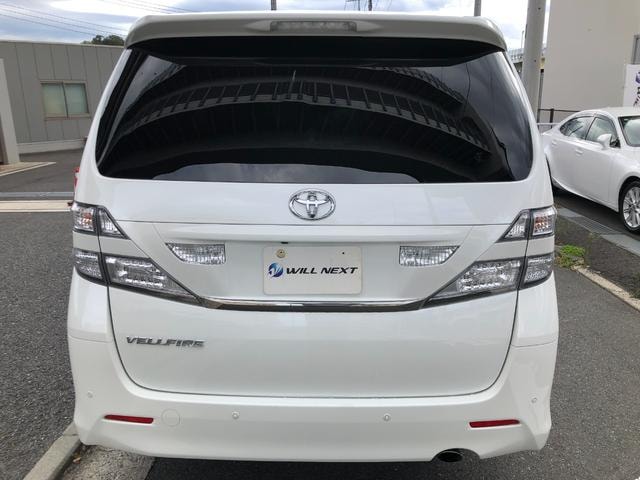 Toyota VELLFIRE 2010 — фото автомобиля 1