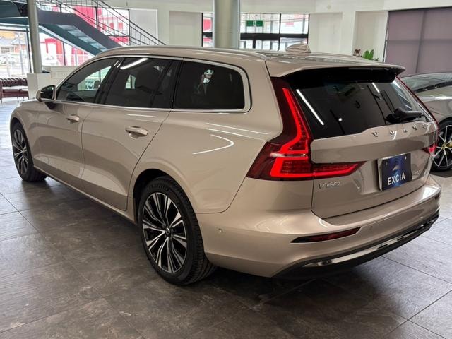 Volvo V60 2023 — фото автомобиля 1