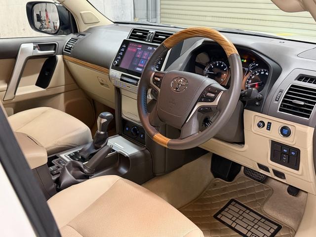 Toyota LAND CRUISER PRADO 2023 — фото автомобиля 1