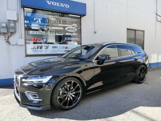 Volvo V60 2018 — фото автомобиля 1