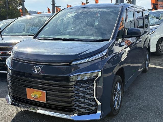 Toyota VOXY 2022 — фото автомобиля 1