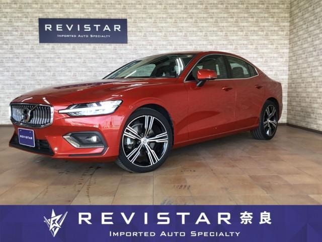 Volvo S60 2022 — фото автомобиля 1