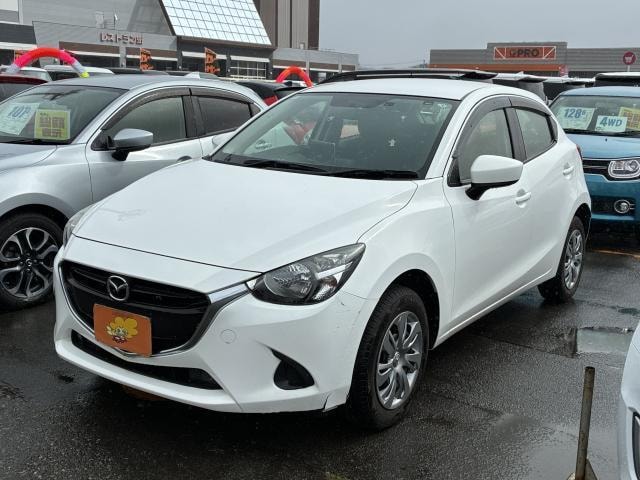 Mazda DEMIO 2016 — фото автомобиля 1