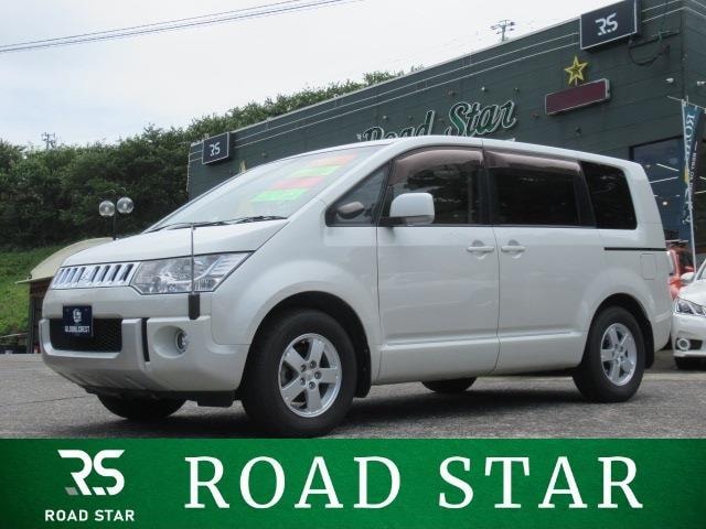 Mitsubishi DELICA D:5 2015 — фото автомобиля 1