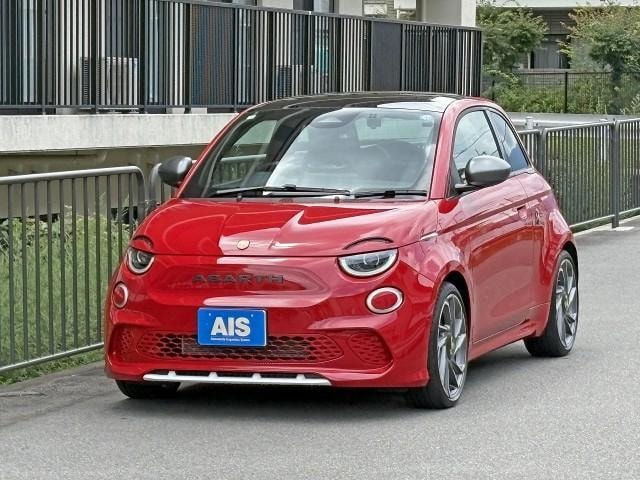 Abarth 500E 2024 — фото автомобиля 1