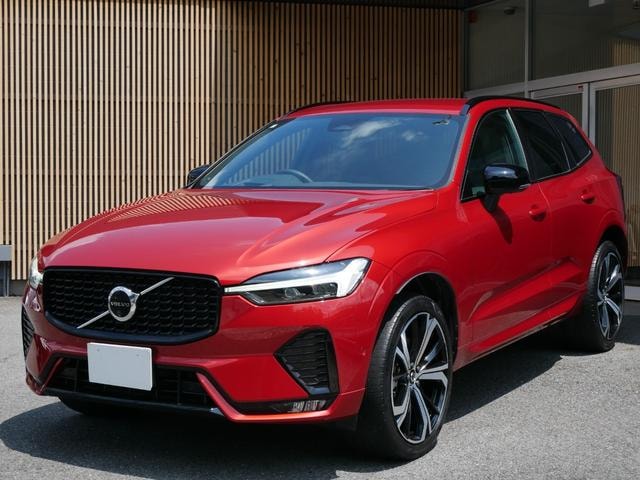 Volvo XC60 2022 — фото автомобиля 1