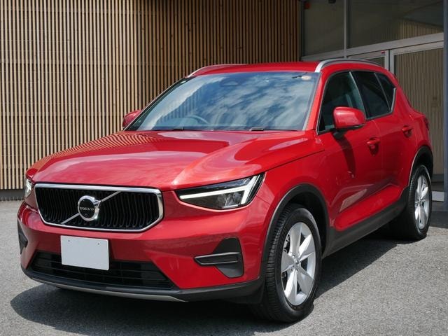 Volvo XC40 2023 — фото автомобиля 1