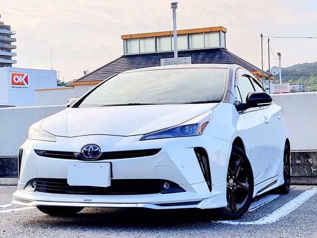 Toyota PRIUS 2021 — фото автомобиля 1