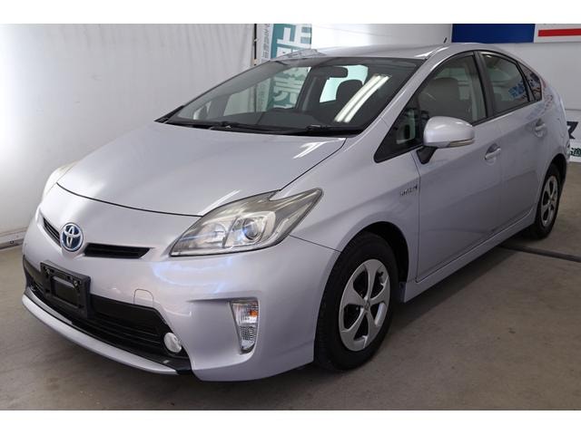 Toyota PRIUS 2013 — фото автомобиля