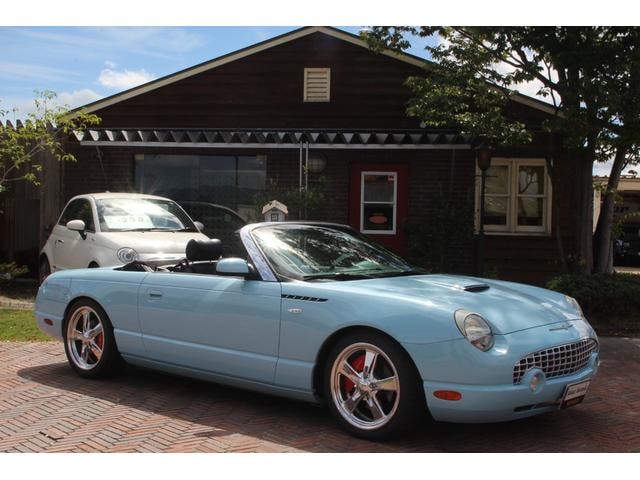 Ford THUNDERBIRD 2004 — фото автомобиля