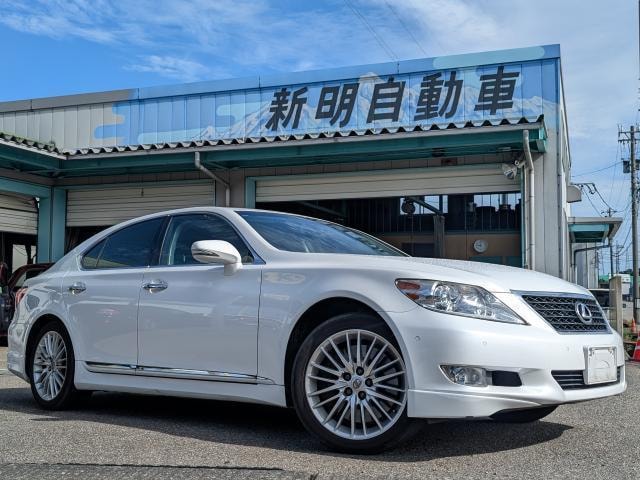 Lexus LS 2011 — фото автомобиля 1