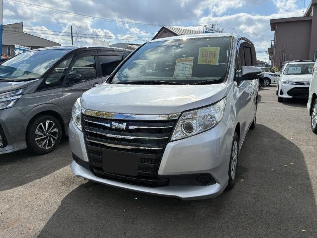 Toyota NOAH 2017 — фото автомобиля 1