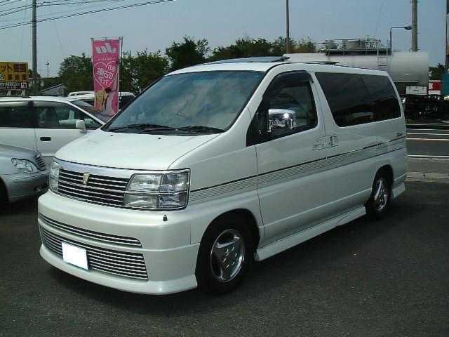 Nissan ELGRAND 1999 — фото автомобиля 1