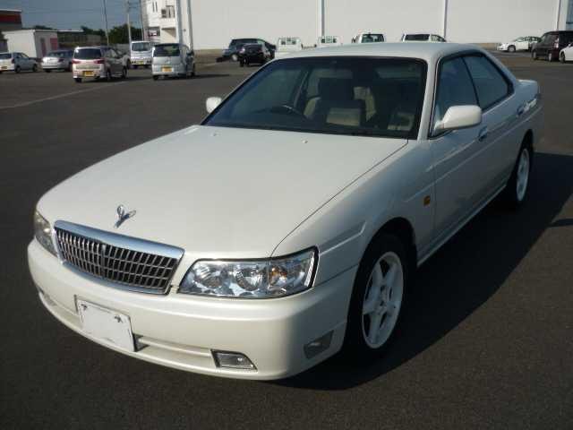 Nissan LAUREL 2000 — фото автомобиля