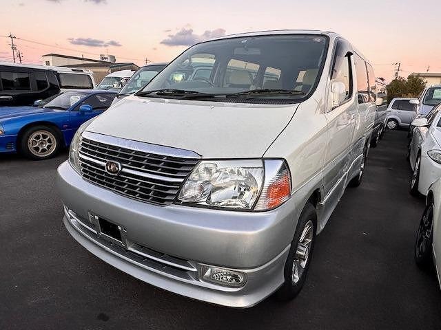 Toyota GRANVIA 2000 — фото автомобиля