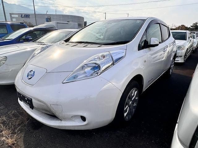 Nissan LEAF 2013 — фото автомобиля