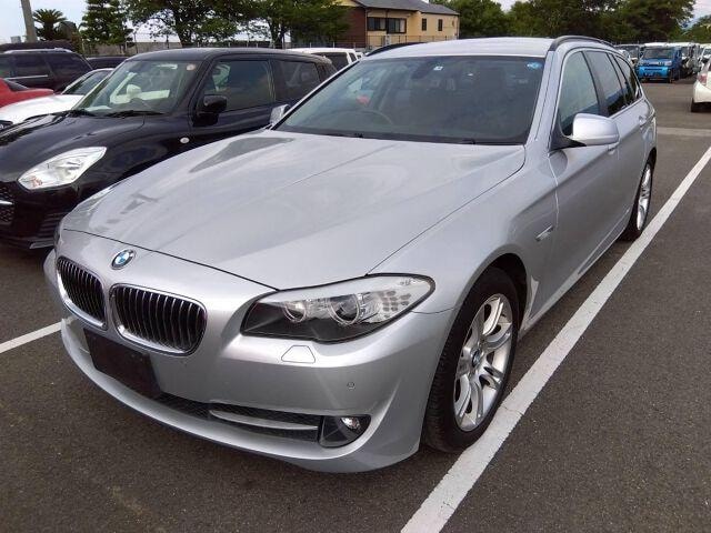 Bmw 5 SERIES 2010 — фото автомобиля 1