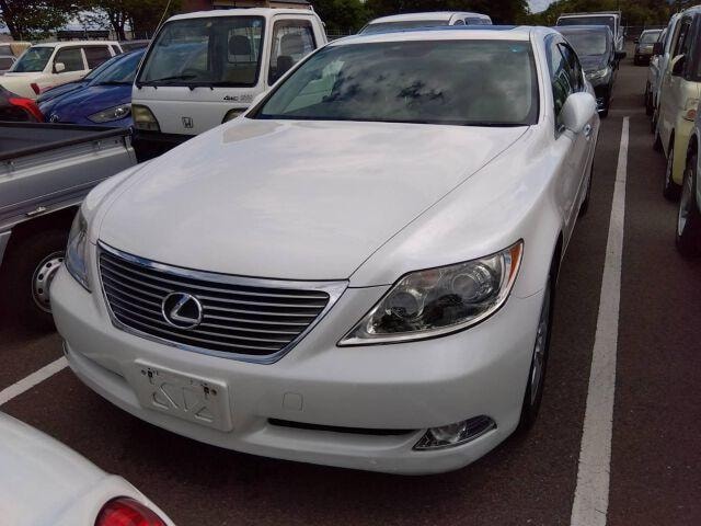 Lexus LS 2009 — фото автомобиля 1