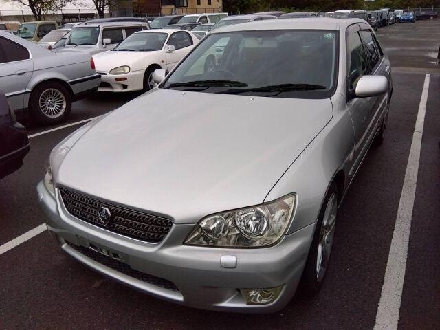 Toyota ALTEZZA 2002 — фото автомобиля 1