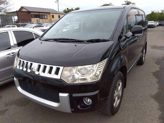 Mitsubishi DELICA D:5 2013 — фото автомобиля 1