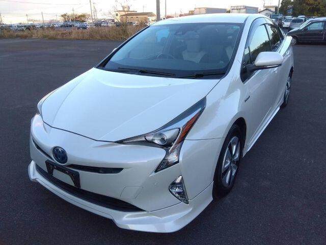 Toyota PRIUS 2017 — фото автомобиля 1