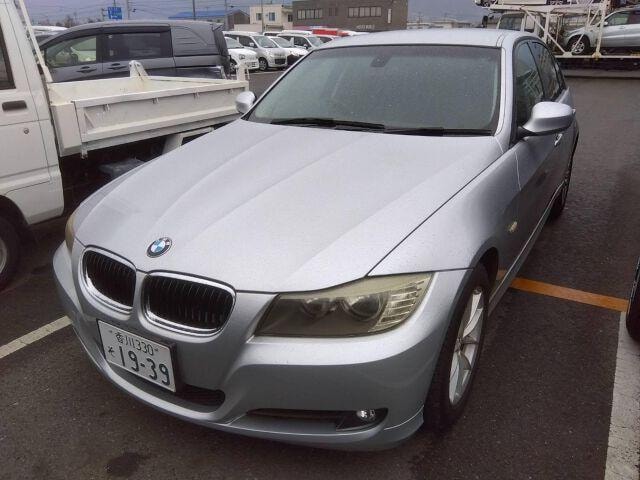 Bmw 3 SERIES 2010 — фото автомобиля 1
