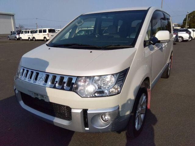 Mitsubishi DELICA D:5 2014 — фото автомобиля