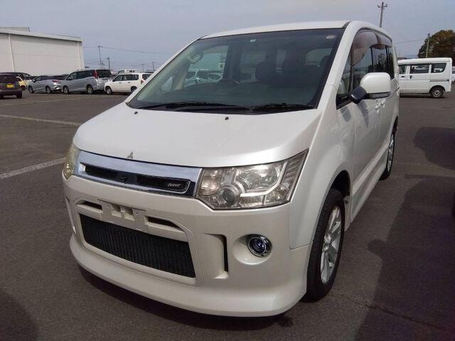 Mitsubishi DELICA D:5 2009 — фото автомобиля 1