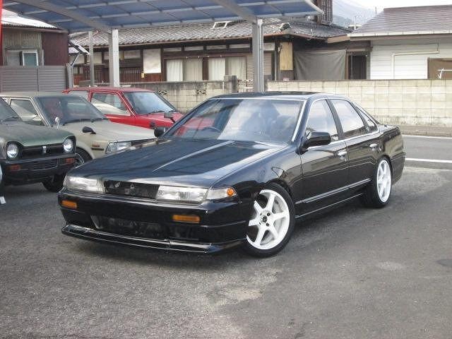 Nissan CEFIRO 1990 — фото автомобиля 1