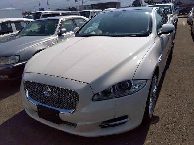 Jaguar XJ 2010 — фото автомобиля