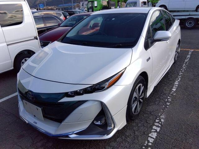 Toyota PRIUS PHV 2017 — фото автомобиля 1