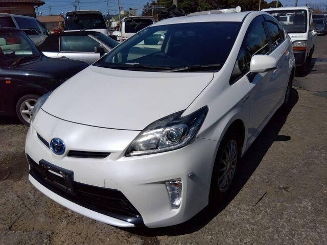 Toyota PRIUS 2012 — фото автомобиля 1