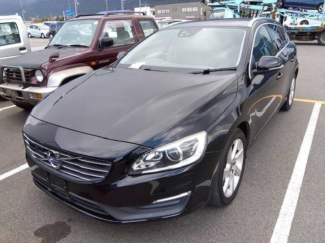 Volvo V60 2015 — фото автомобиля 1