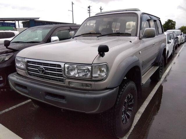 Toyota LAND CRUISER 80 1996 — фото автомобиля