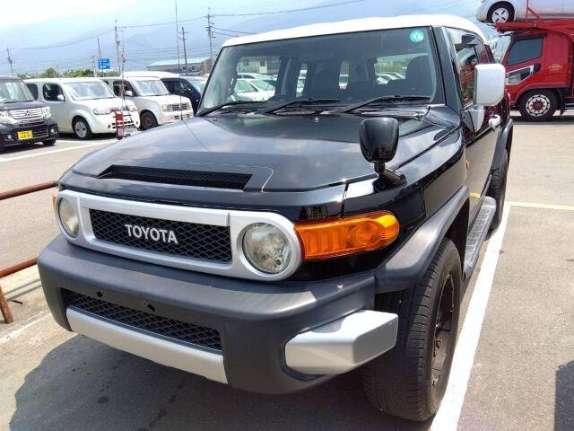 Toyota FJ CRUISER 2013 — фото автомобиля