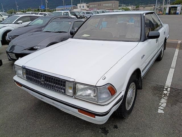 Toyota CROWN 1988 — фото автомобиля