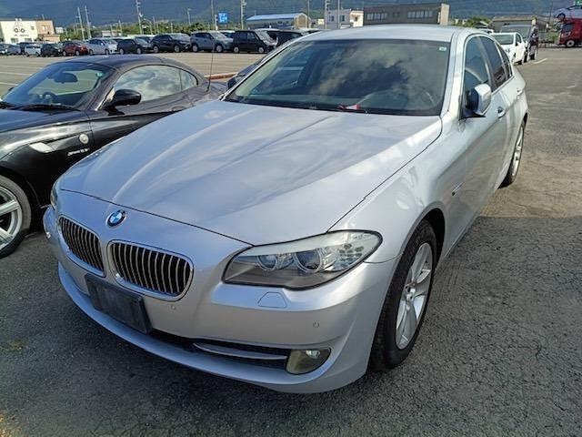 Bmw 5 SERIES 2011 — фото автомобиля 1