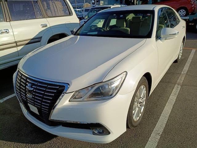 Toyota CROWN 2013 — фото автомобиля
