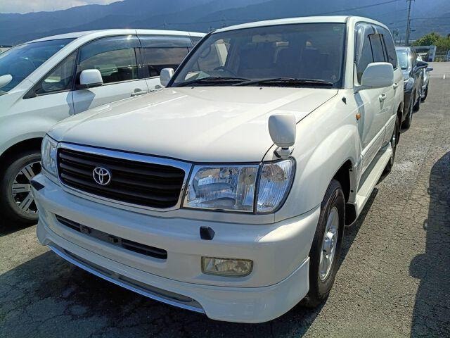 Toyota LAND CRUISER 100 2002 — фото автомобиля