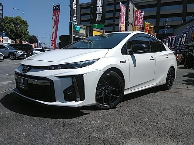 Toyota PRIUS PHV 2018 — фото автомобиля 1