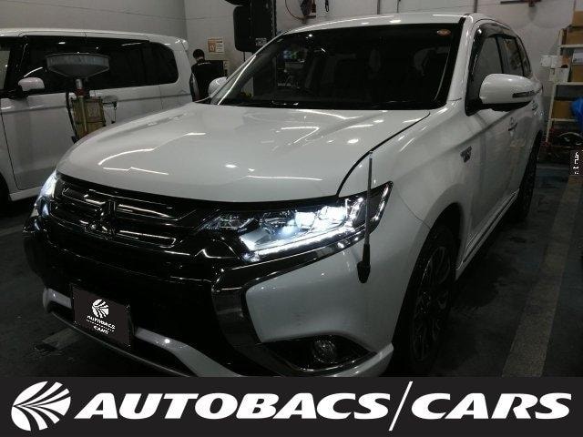 Mitsubishi OUTLANDER PHEV 2015 — фото автомобиля 1
