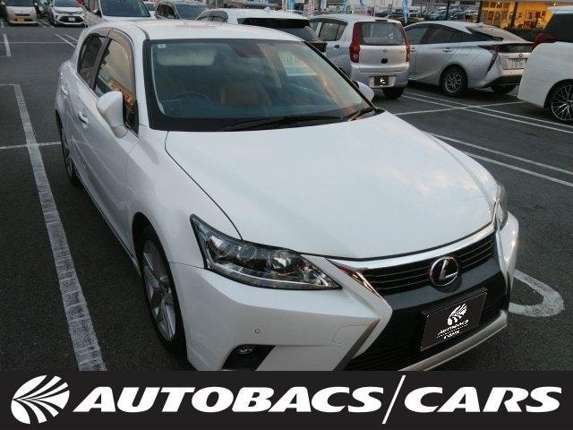 Lexus CT 2014 — фото автомобиля 1