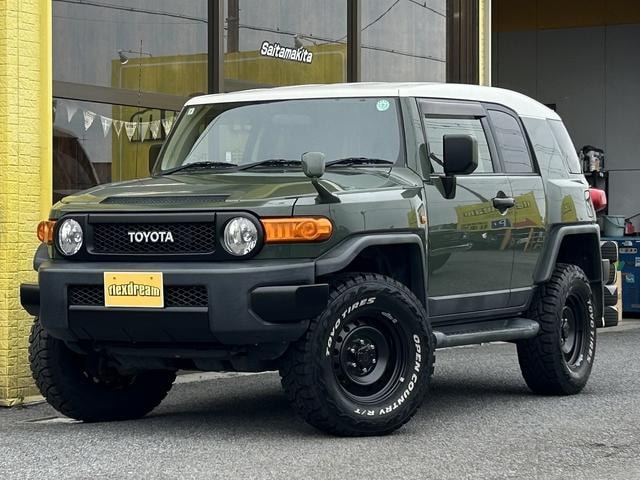 Toyota FJ CRUISER 2013 — фото автомобиля