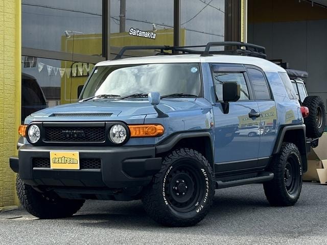 Toyota FJ CRUISER 2015 — фото автомобиля