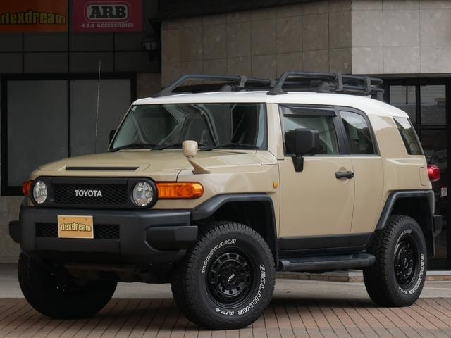 Toyota FJ CRUISER 2011 — фото автомобиля