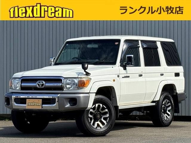 Toyota LAND CRUISER 70 2015 — фото автомобиля
