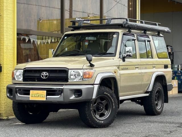 Toyota LAND CRUISER 70 2015 — фото автомобиля