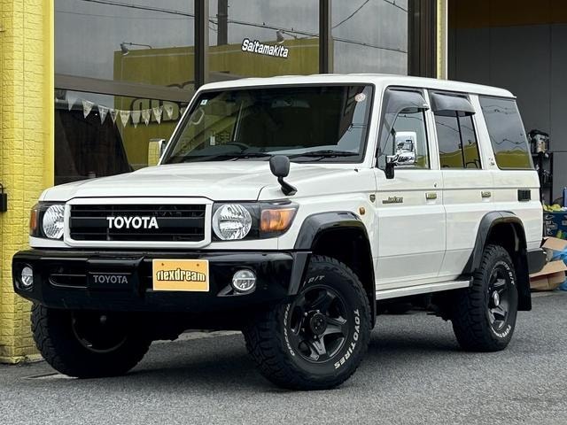 Toyota LAND CRUISER 70 2015 — фото автомобиля